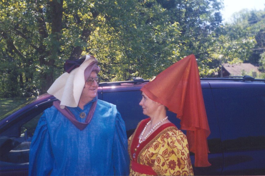 sandra_and_ron_by_van.jpg - 106871 Bytes