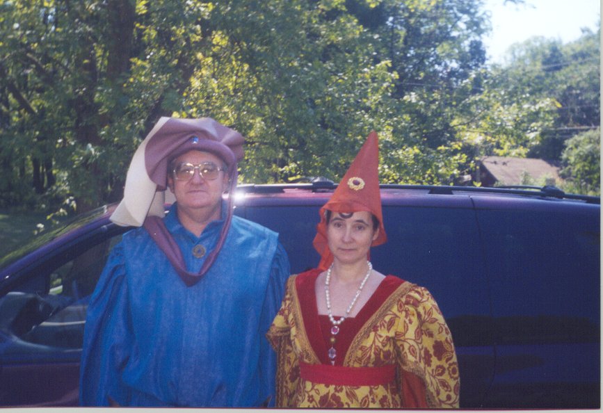 sandra_and_ron_by_van_front.jpg - 103106 Bytes